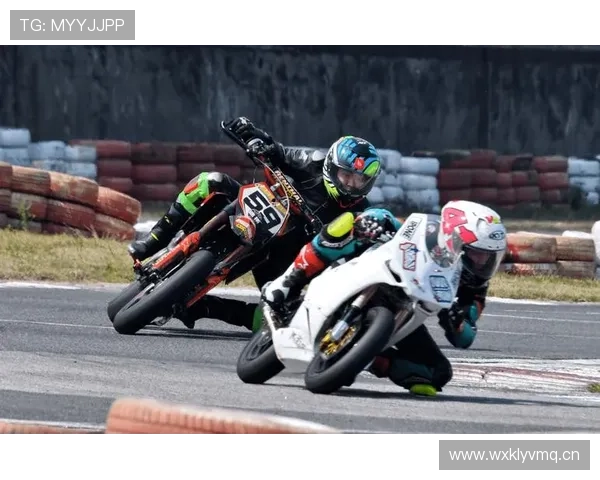 帕利尼亚对阵利物浦高节奏冲击下的拦截表现解析