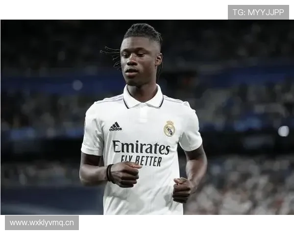 卡马文加客串左后卫的战术价值解析