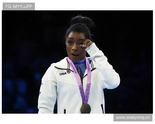 西蒙·拜尔斯家里那泳池完全是电影海报级别，和她练体操场完全两世界吧？