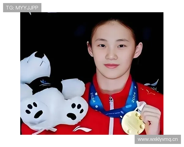 陈芋汐比赛结束脱下鞋子那一刻，谁注意到她指甲油都没掉一点？真是怪力少女吧！