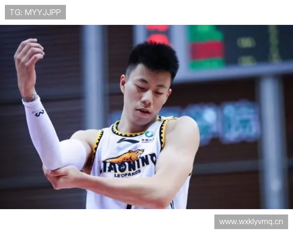 埃迪·琼斯突破分球拉开进攻空间提升球队效率